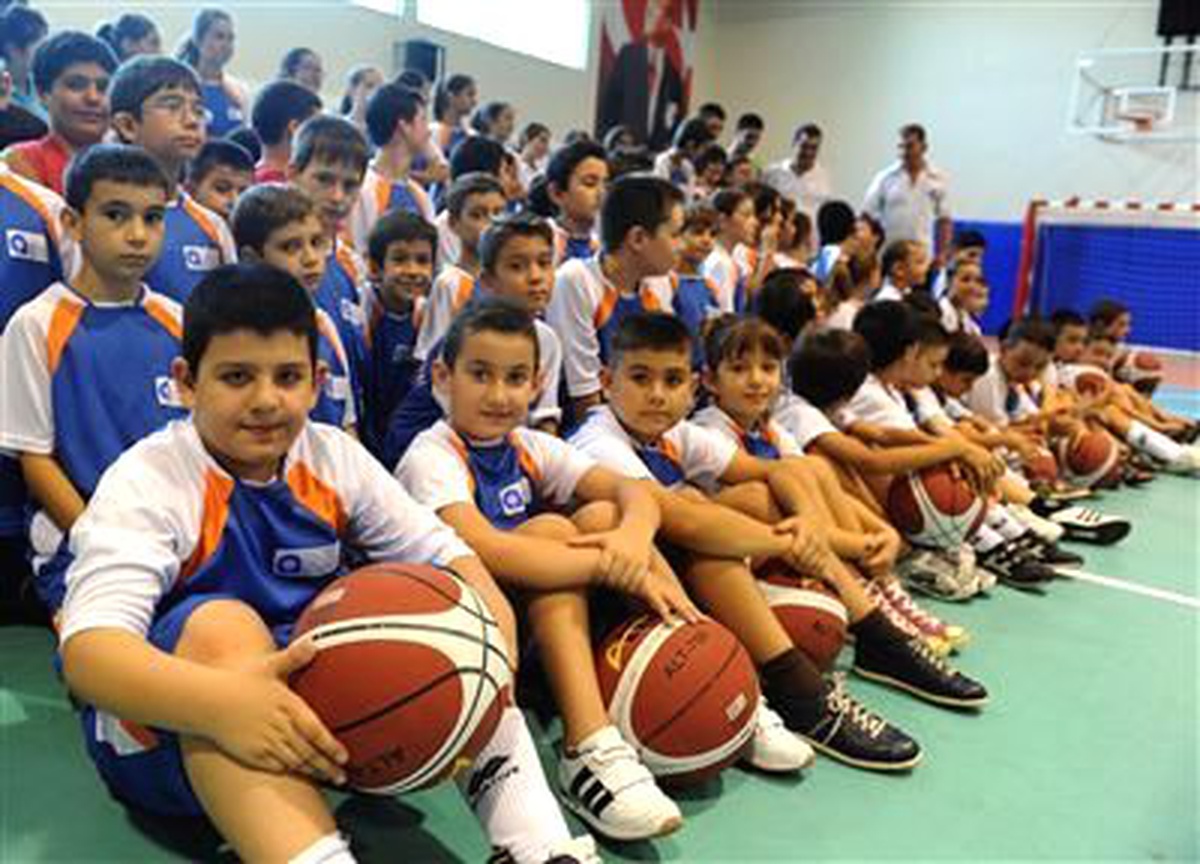 Muratpaşa Belediyesi Yaz Spor Okulu\'nda Sertifikalar Dağıtıldı