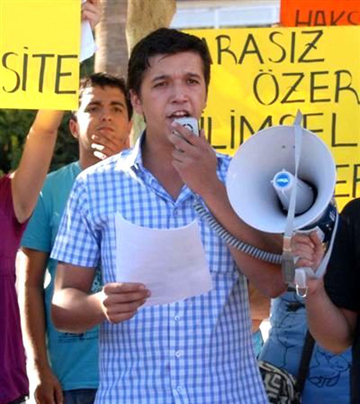 Öğrencilerden Şarkılı Harç Eylemi
