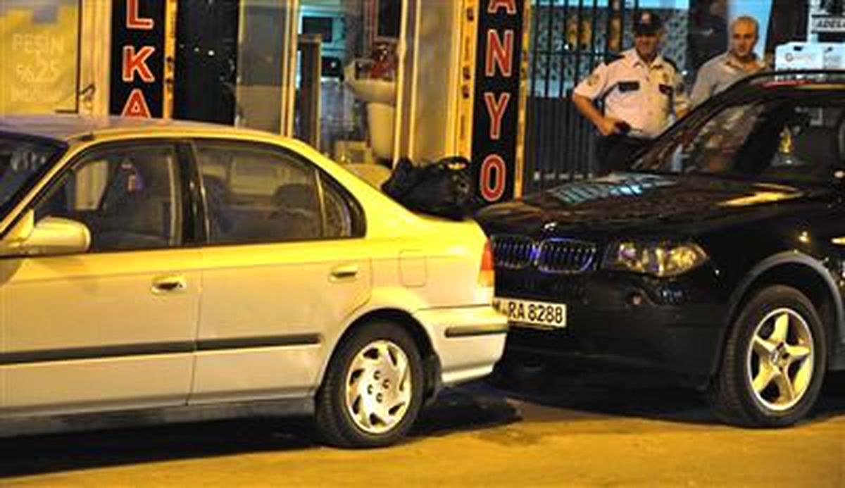 Şüpheli Çanta Polisi Alarma Geçirdi
