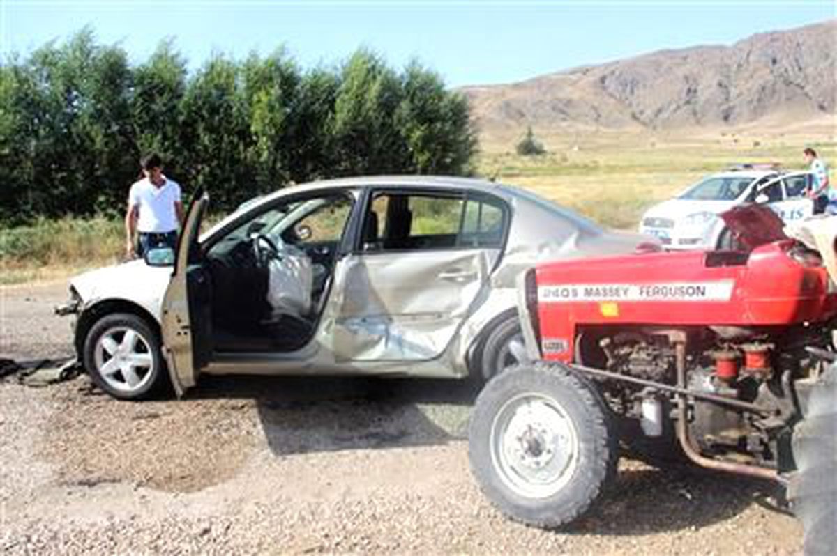 Suşehri\'nde Trafik Kazaları: 7 Yaralı