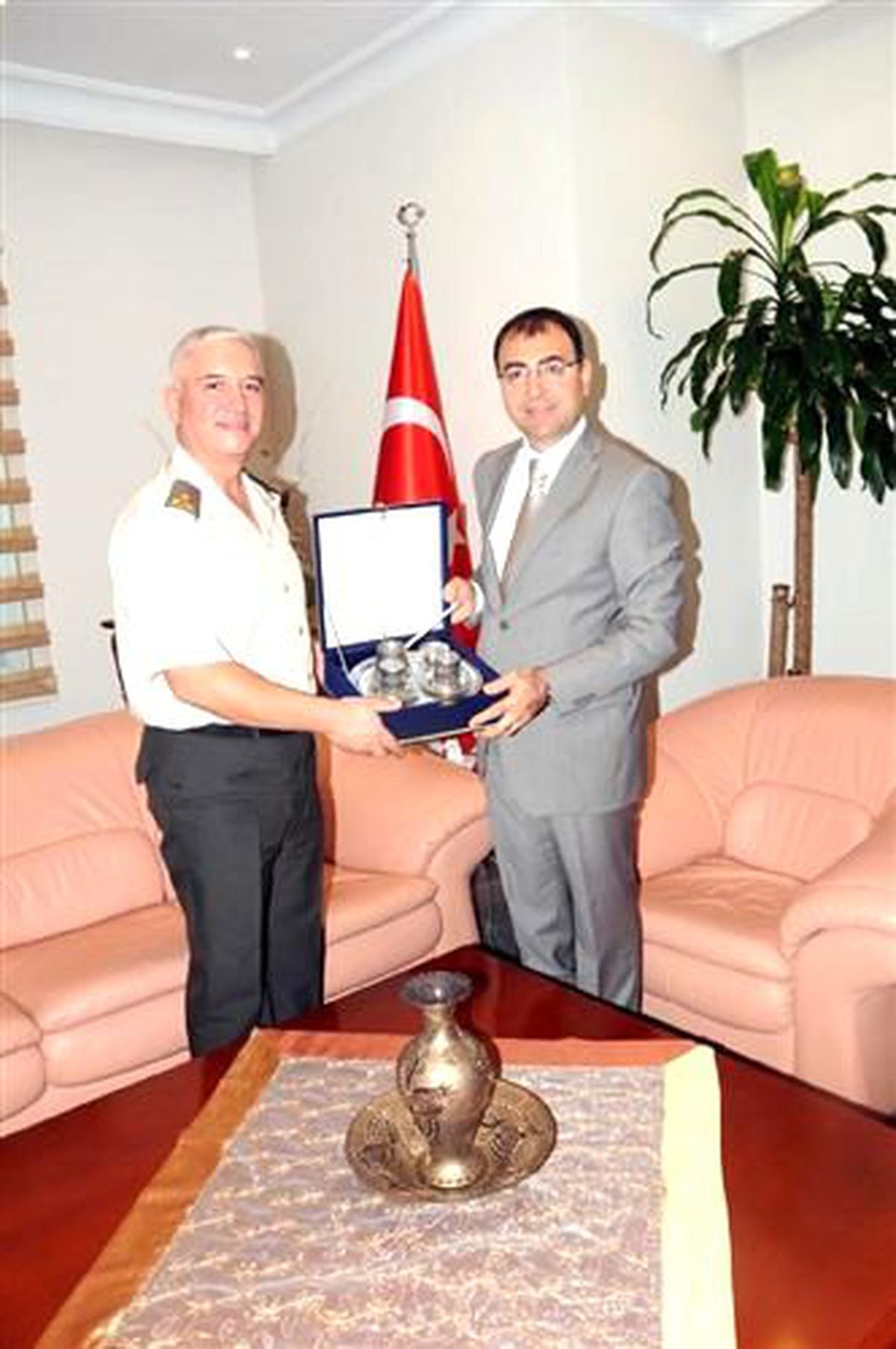 Tuğgeneral Ergün\'den Vali Toprak\'a Veda Ziyareti