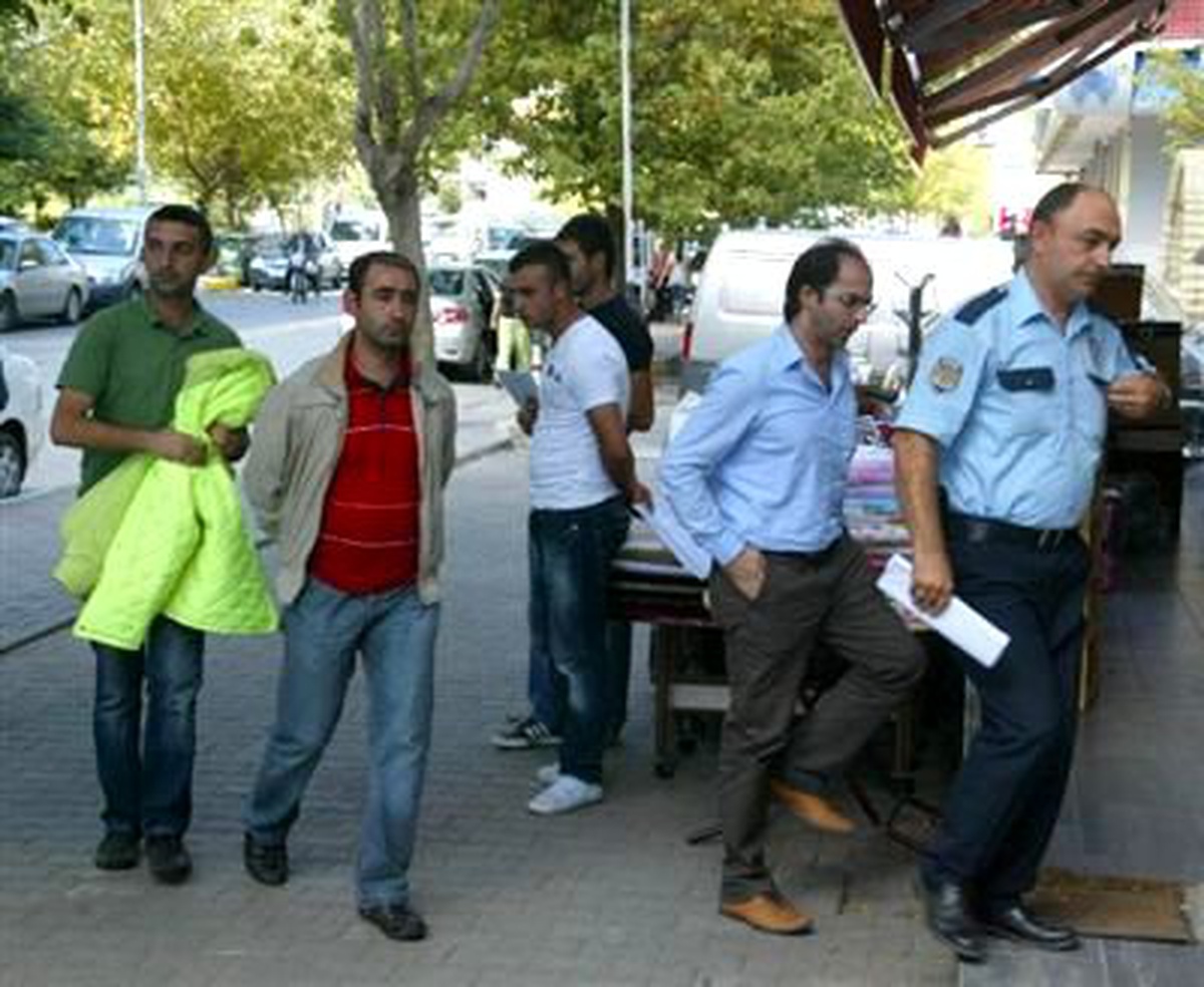Tuzla\'daki Yangının Ardından Gözaltına Alınanlar Adliyede