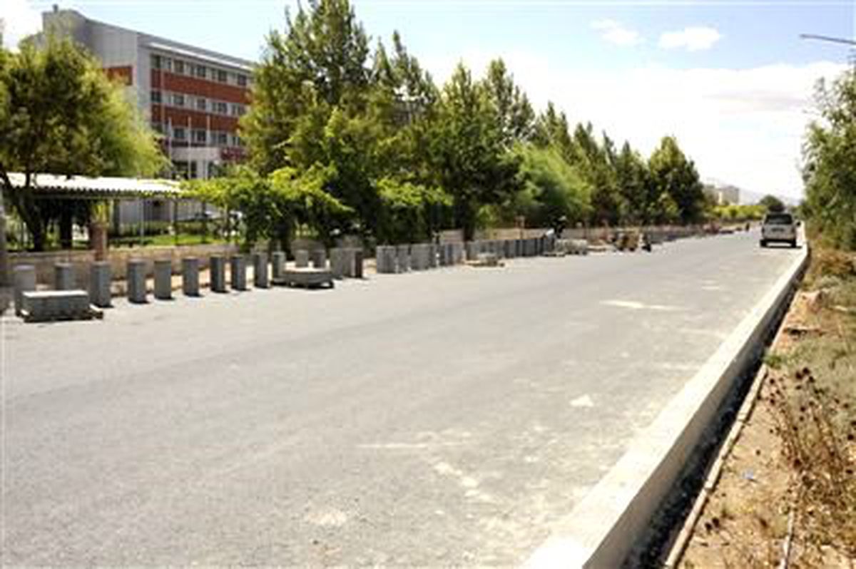 Üniversite Yolunda Asfalt ve Kaldırım Çalışmaları
