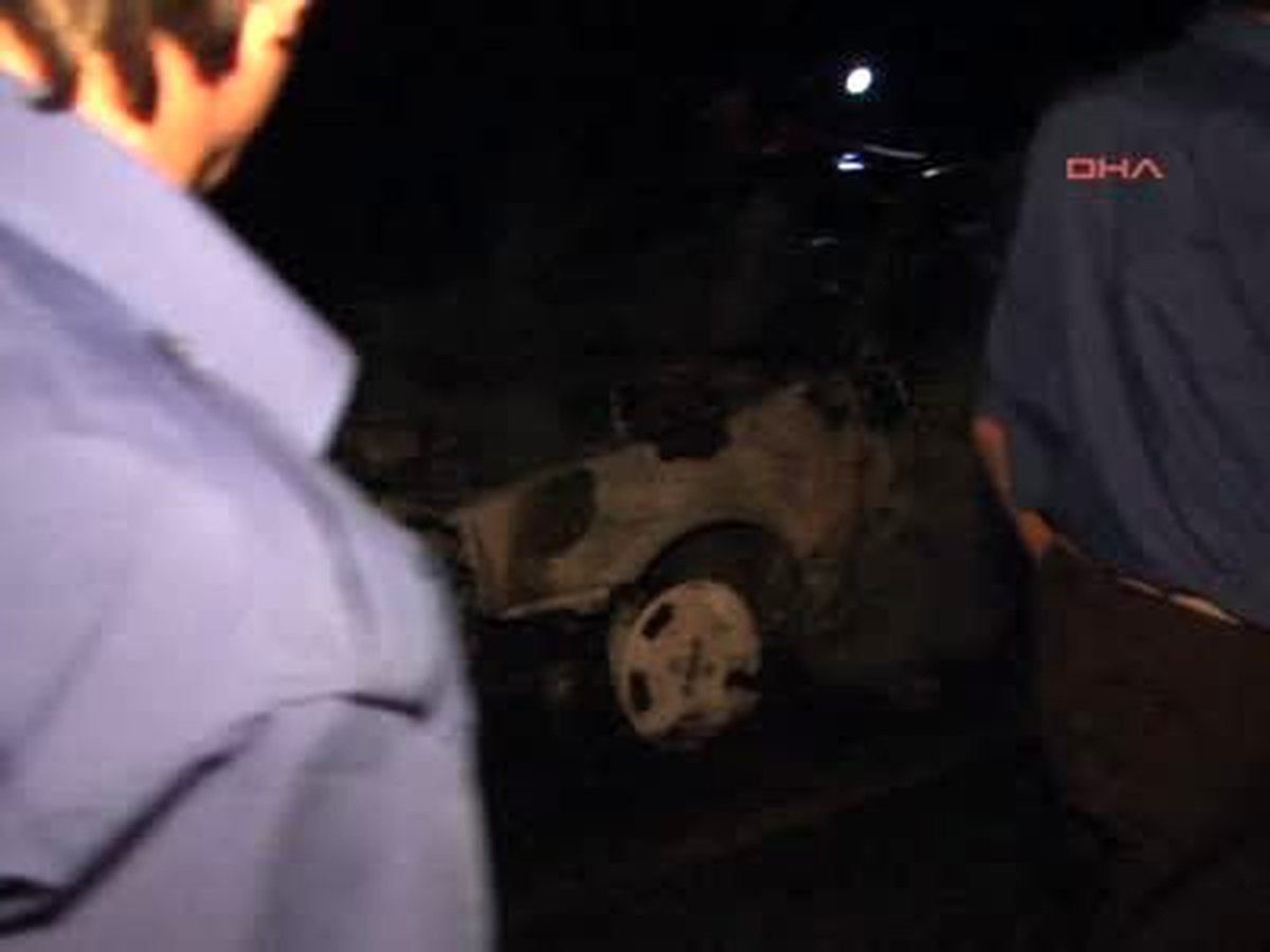 Yanan Otomobil Hurdaya Döndü