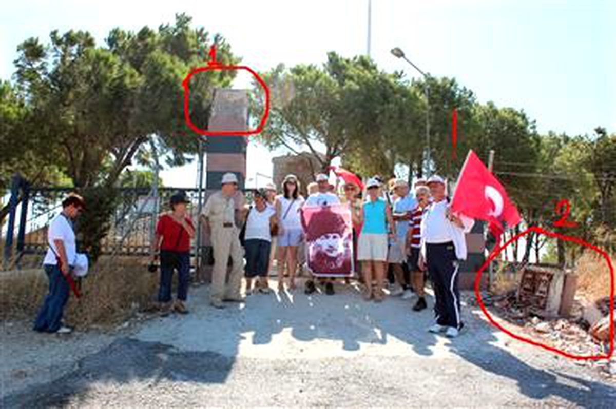 Yıldıztepe Şehitliği\'nin Tahrip Edilen Mermer Kaidesi ve Tabelası Yenilendi