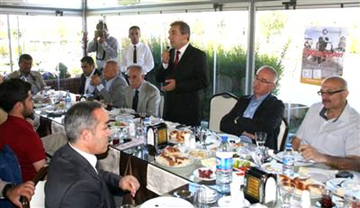 Yozgat Valisi Yazıcı, Gazetecilerle Tanışma Toplantısı Düzenledi