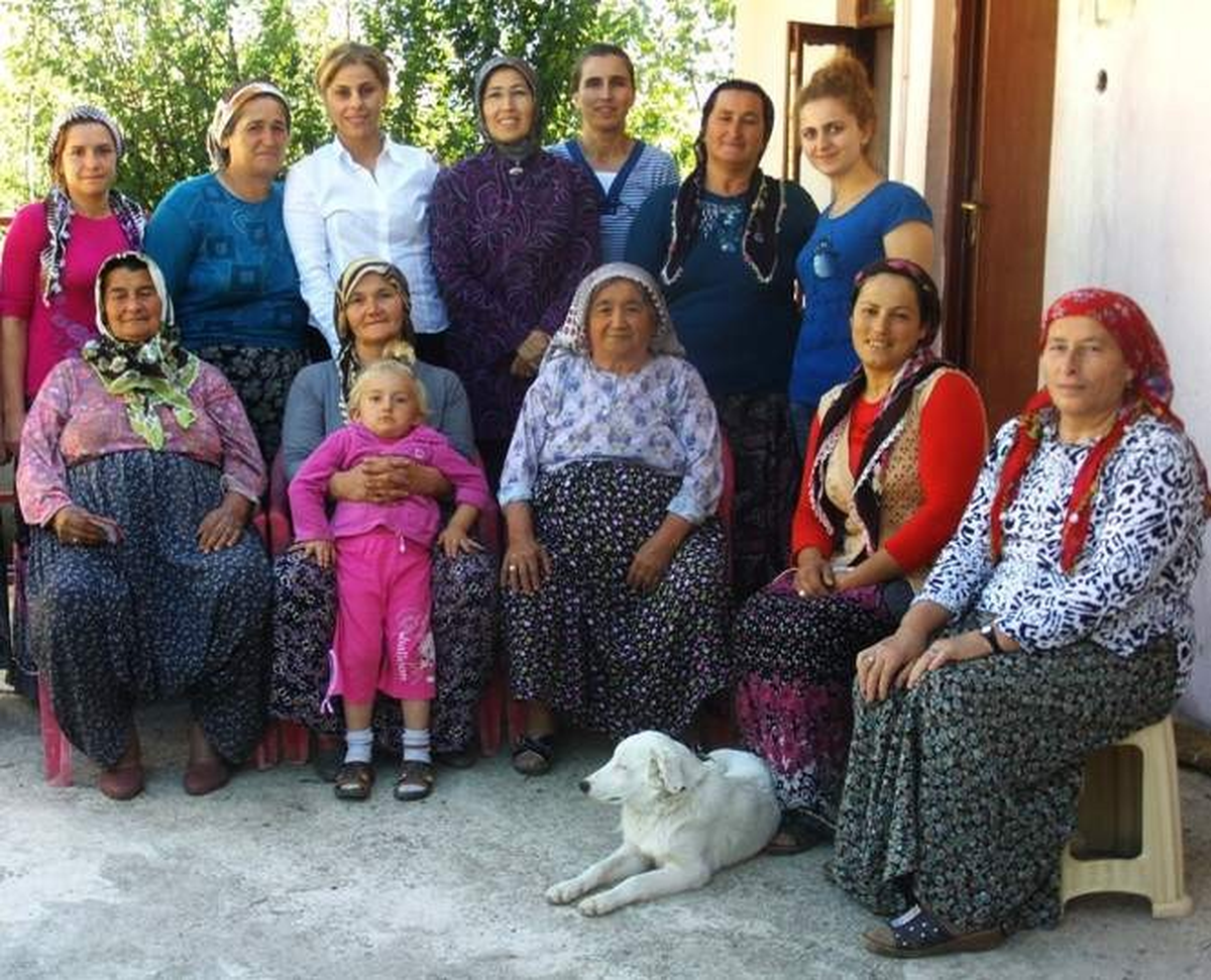 Ak Partili Kadınlar Köylere Açıldı