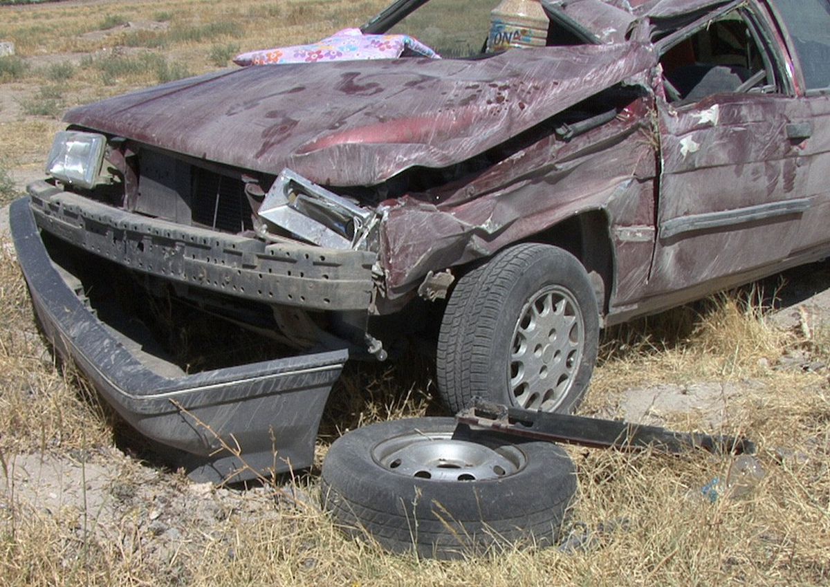 Aksaray\'da Otomobil Takla Attı: 2 Yaralı