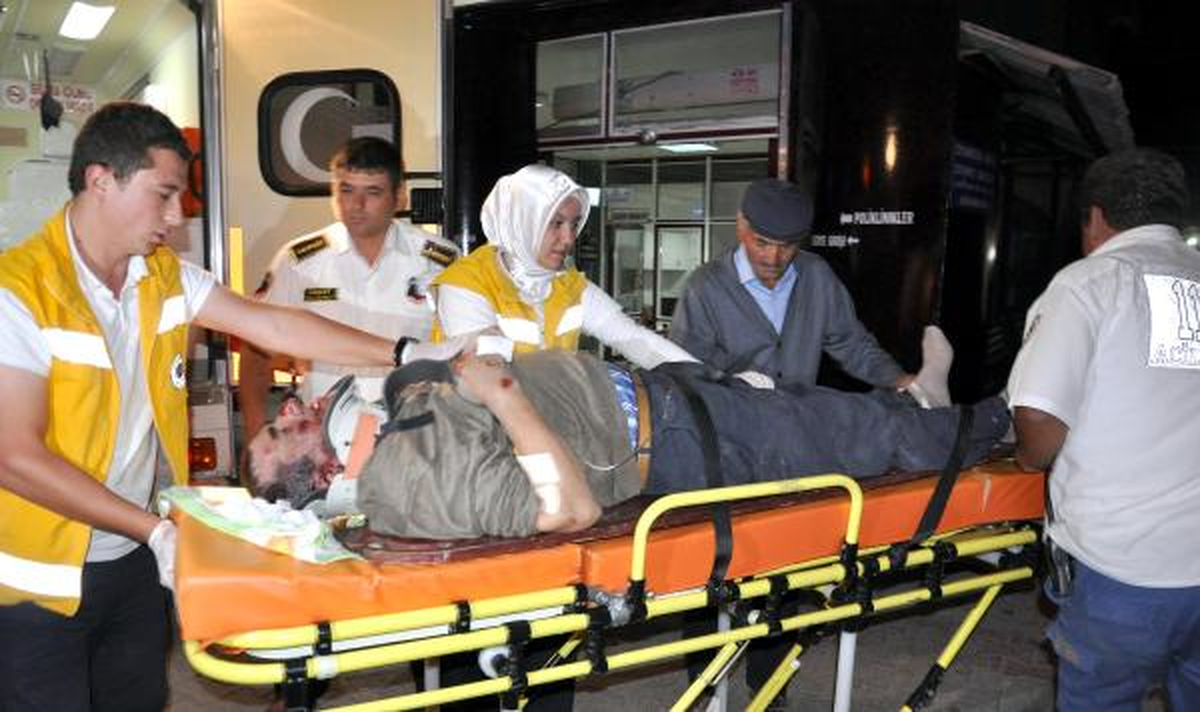 Alkollü Motosikletli Römorka Çarparak Yaralandı