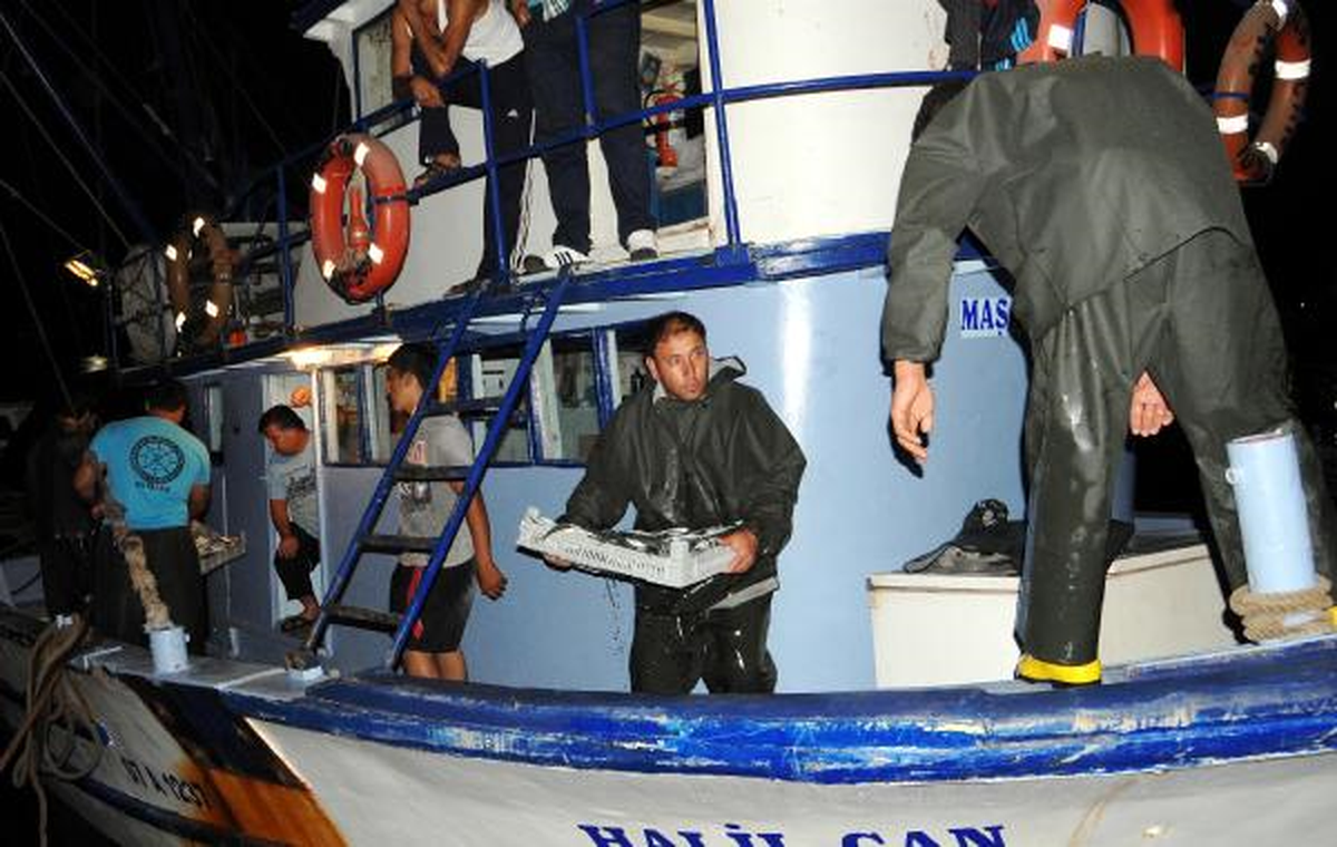 Antalyalı Balıkçılar Av Sezonunu Davul Zurnayla Açtı