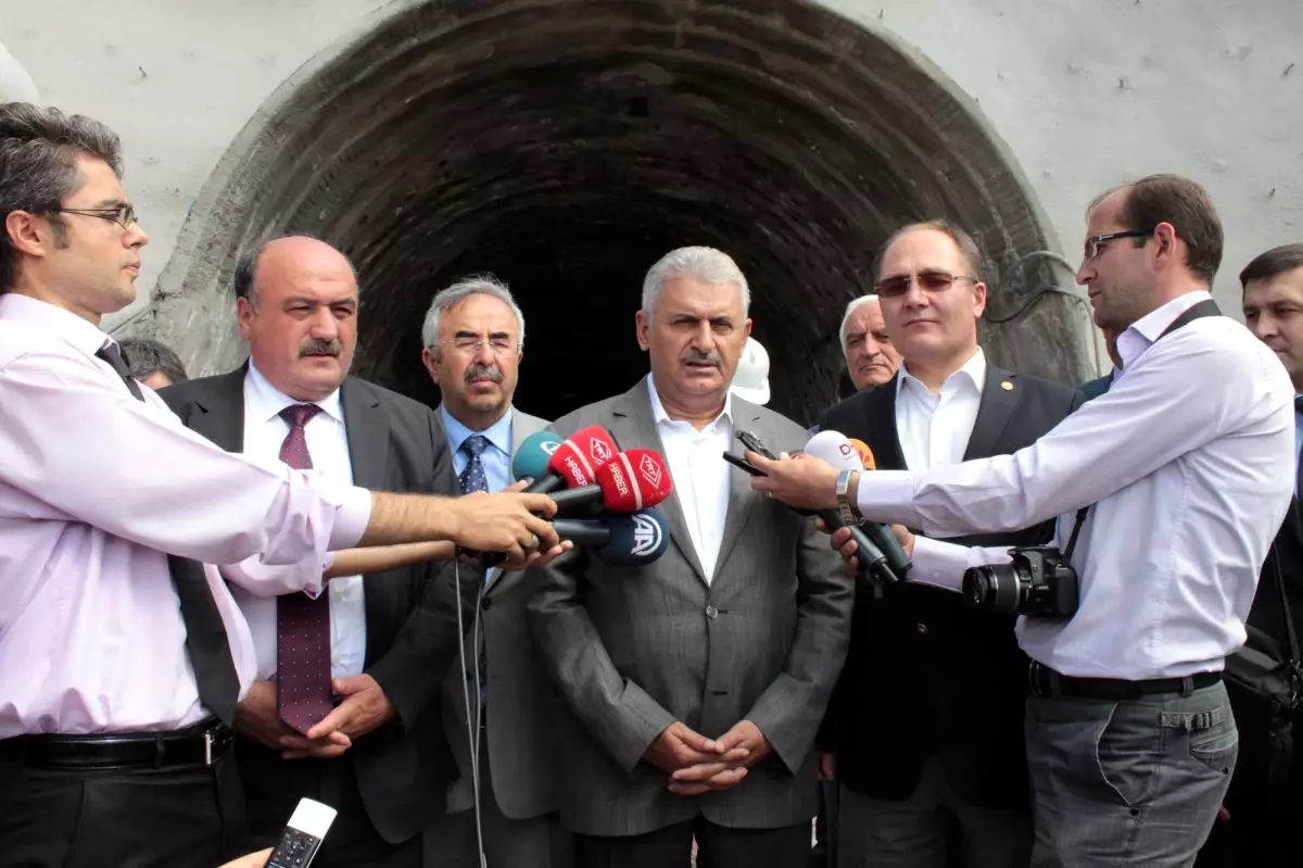 Bakan Yıldırım, Hızlı Tren Hattı Çalışmalarını İnceledi