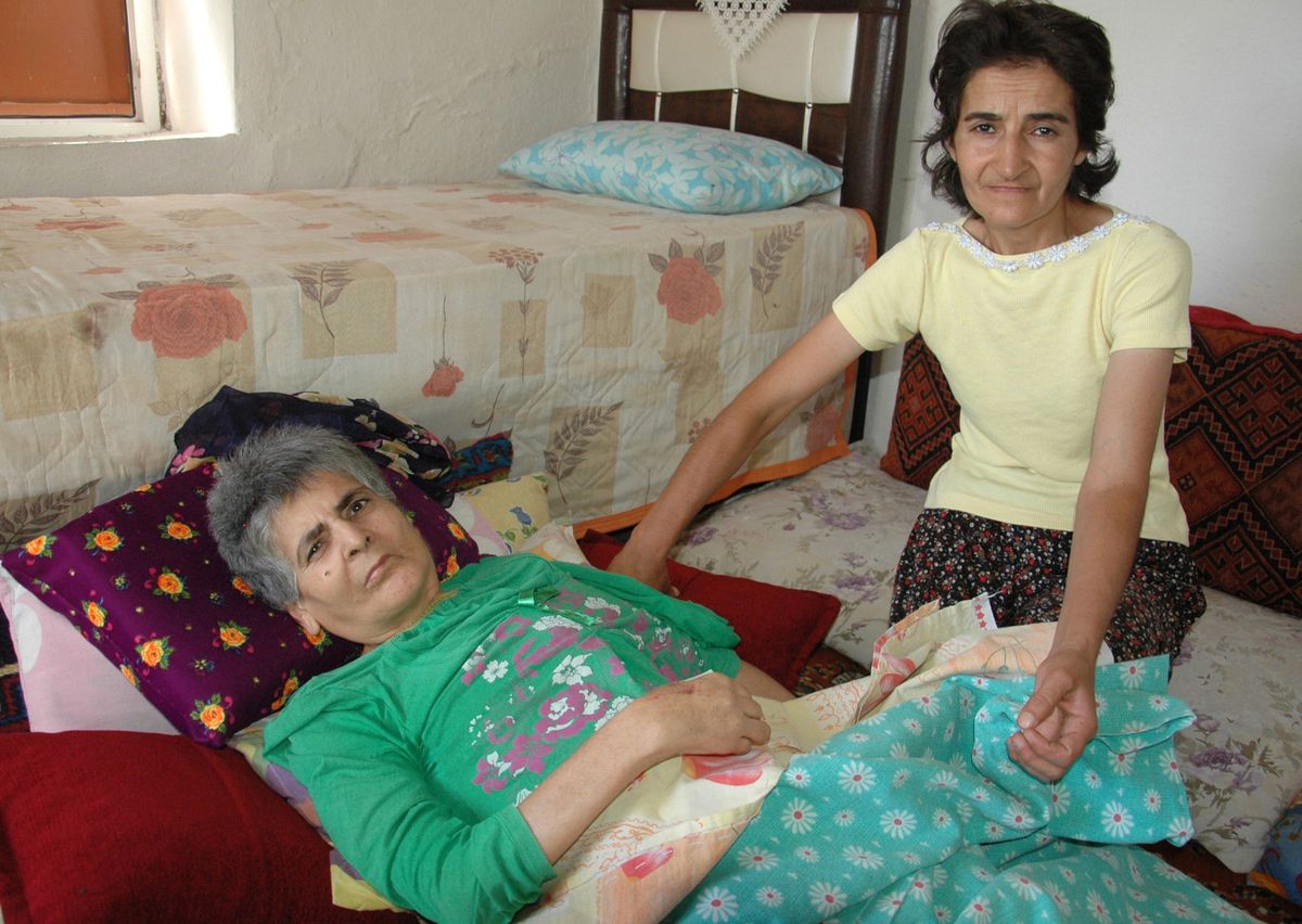 Bakıcı Ailesine Yardım Eli Uzandı