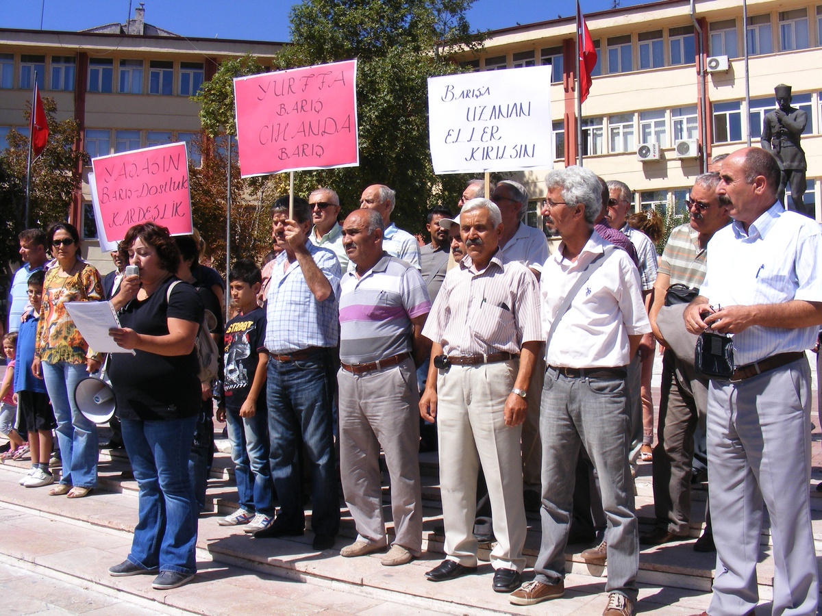 CHP Kütahya Teşkilatları\'ndan Barış Yürüyüşü