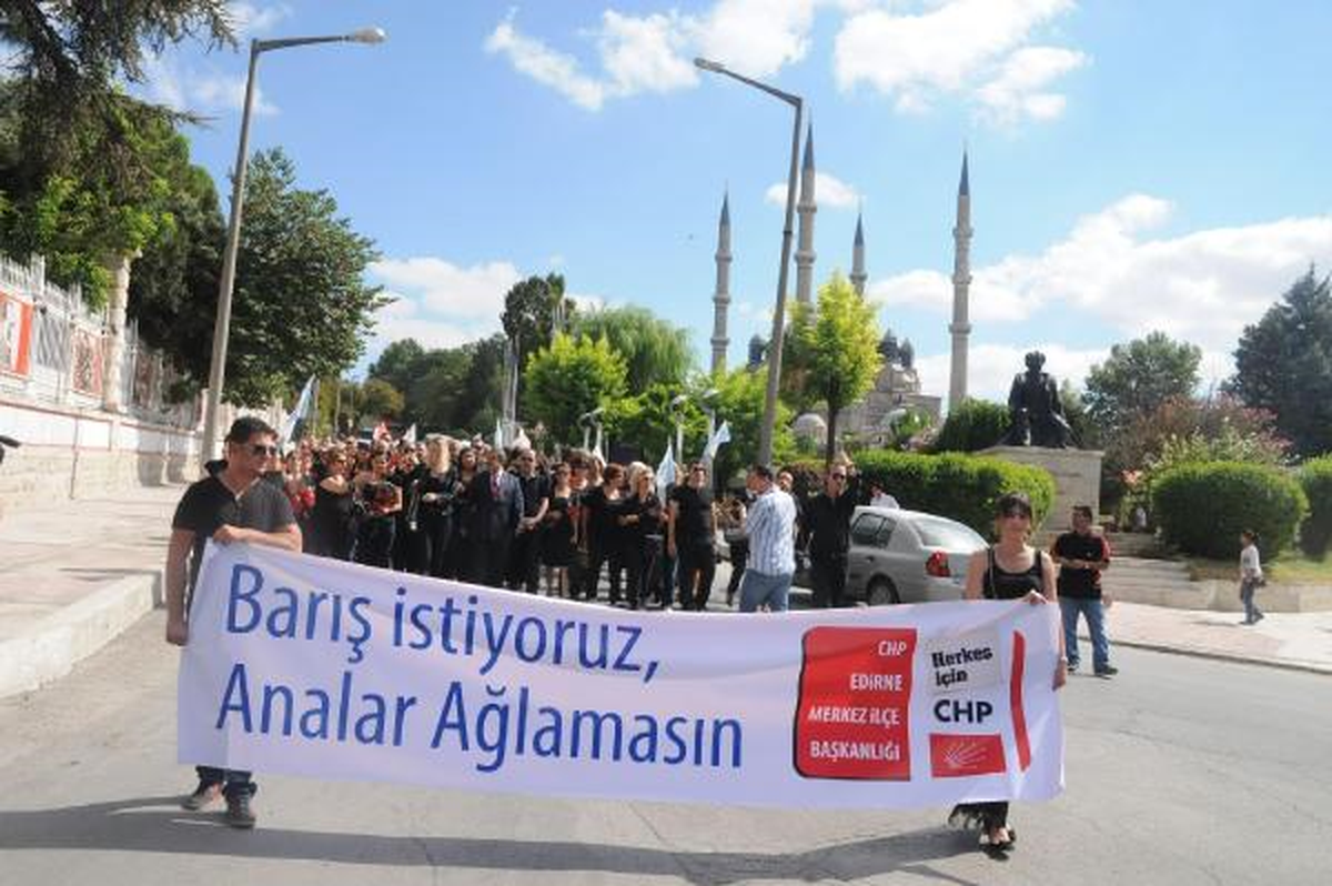 CHP\'liler Barış İçin Siyahlara Büründü