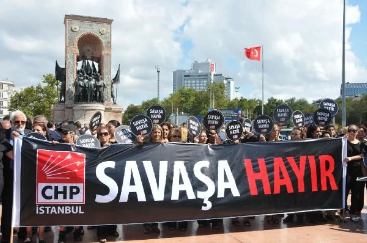 CHP\'liler Dünya Barış Gününde Taksim\'de Buluştu