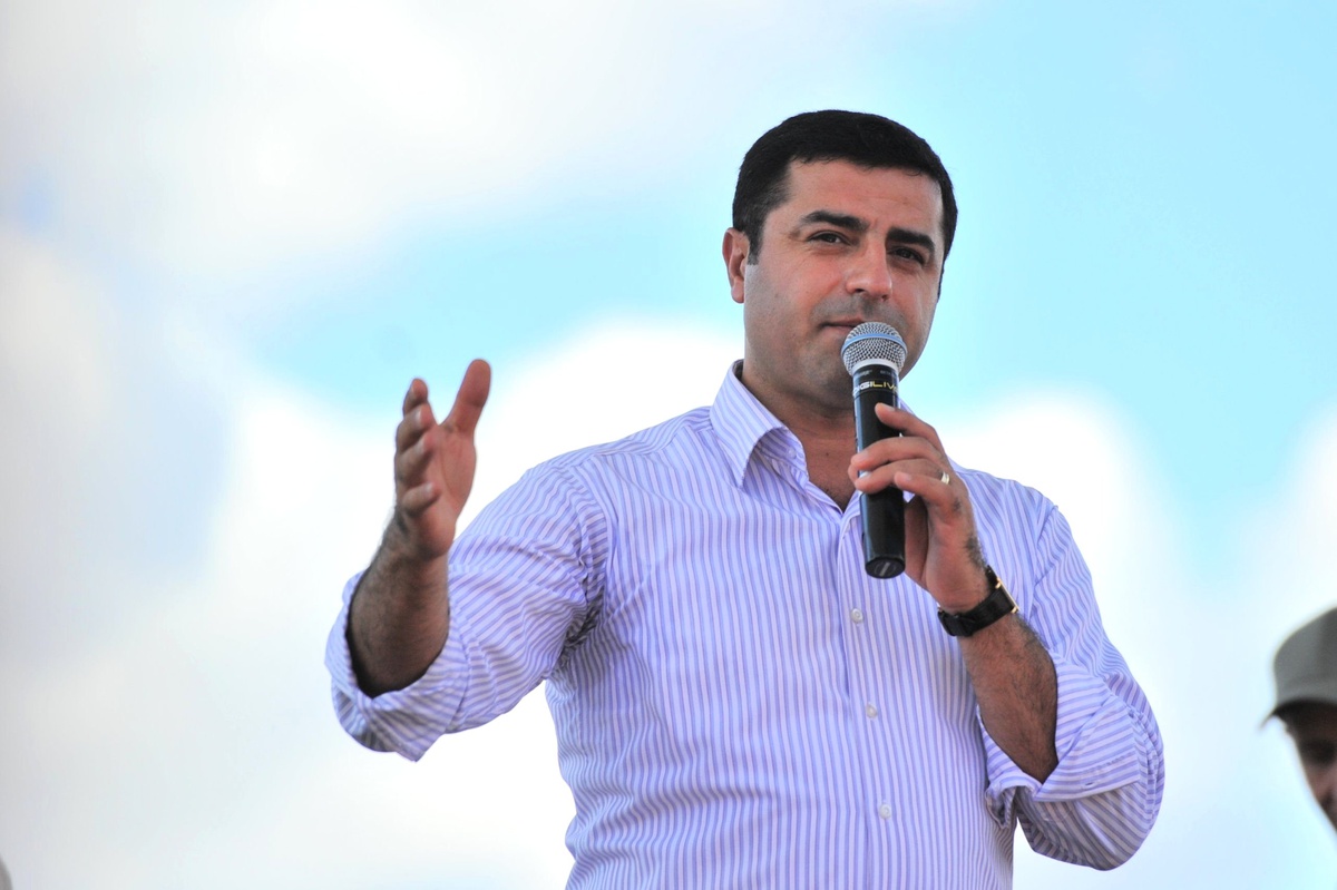 Demirtaş"45 Gündür Bu Ülkenin Bir Coğrafyasında Kesintisiz Savaş Yaşanıyor"