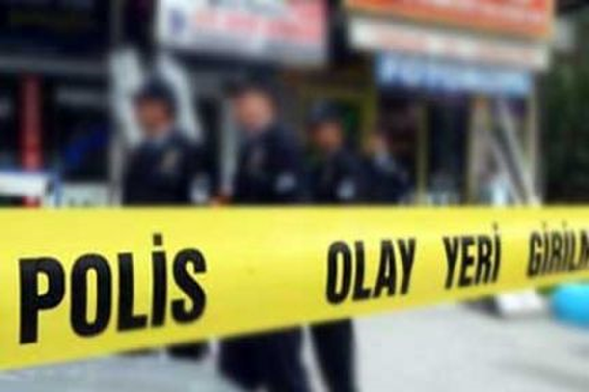 Dolmabahçe\'de Kendini Yakmak İstedi
