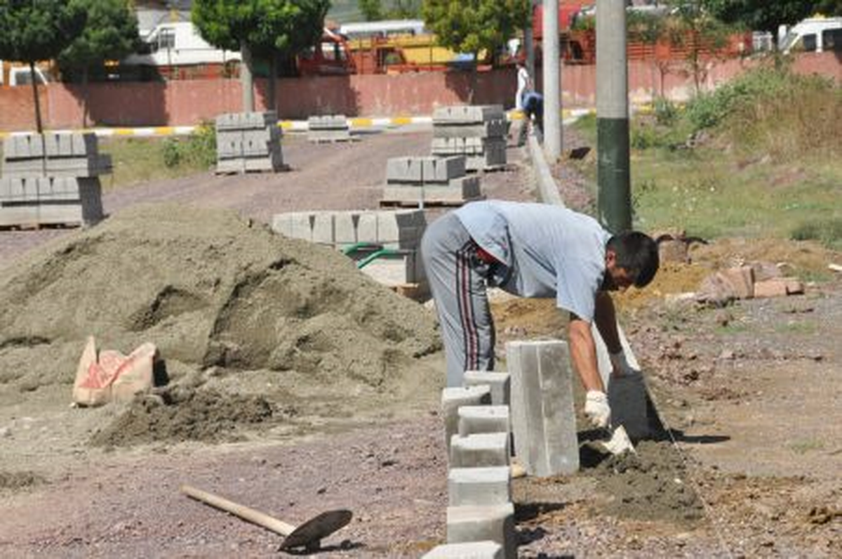 Dumlupınar Mahallesi\'nde Parke Çalışması