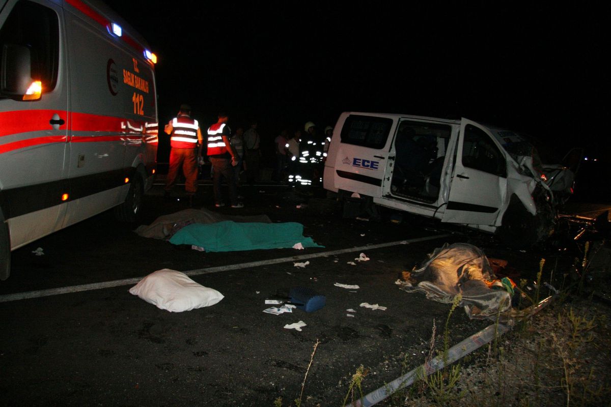 Edirne\'de Trafik Kazası: 6 Ölü, 5 Yaralı
