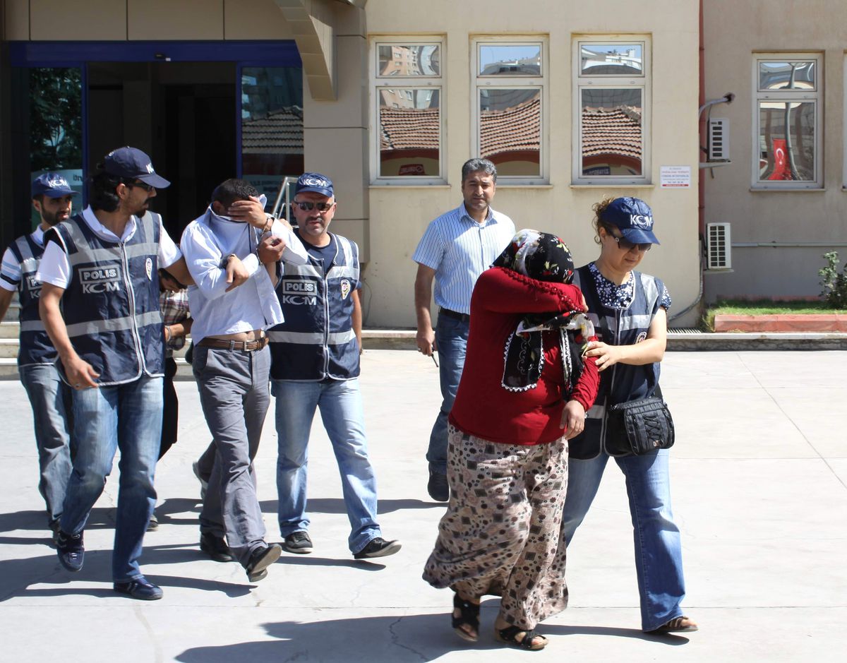 Esrar Yetiştiren Karı-Koca Çocukları Zehirleyeceklerdi