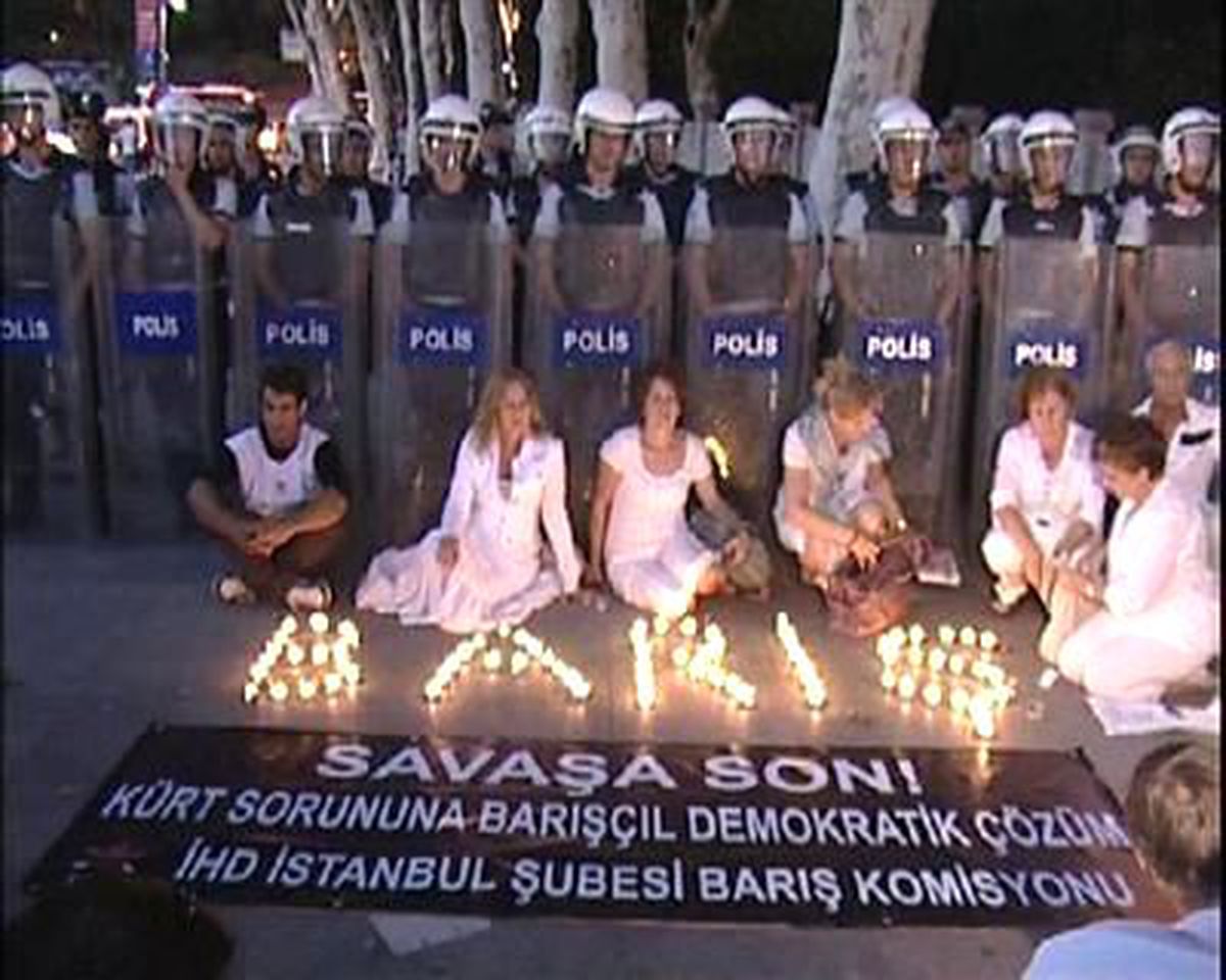 İHD\'den "Barış" Mumları