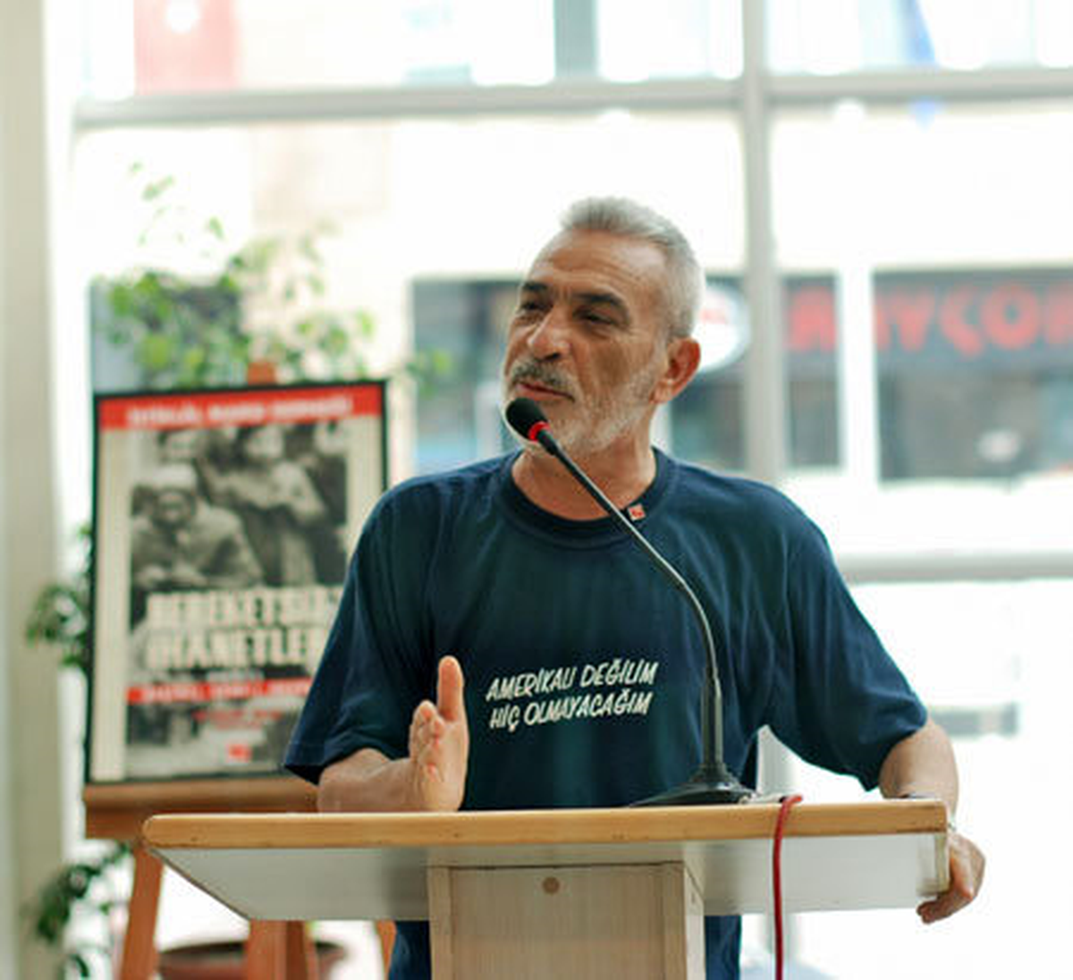 İstiklal Marşı'nı İlahi Şeklinde Okudu
