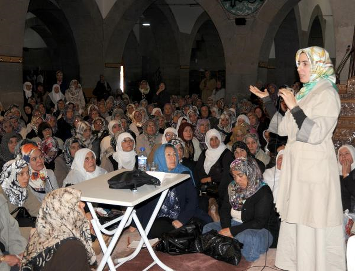 Kadın Hacı Adaylarına Seminer