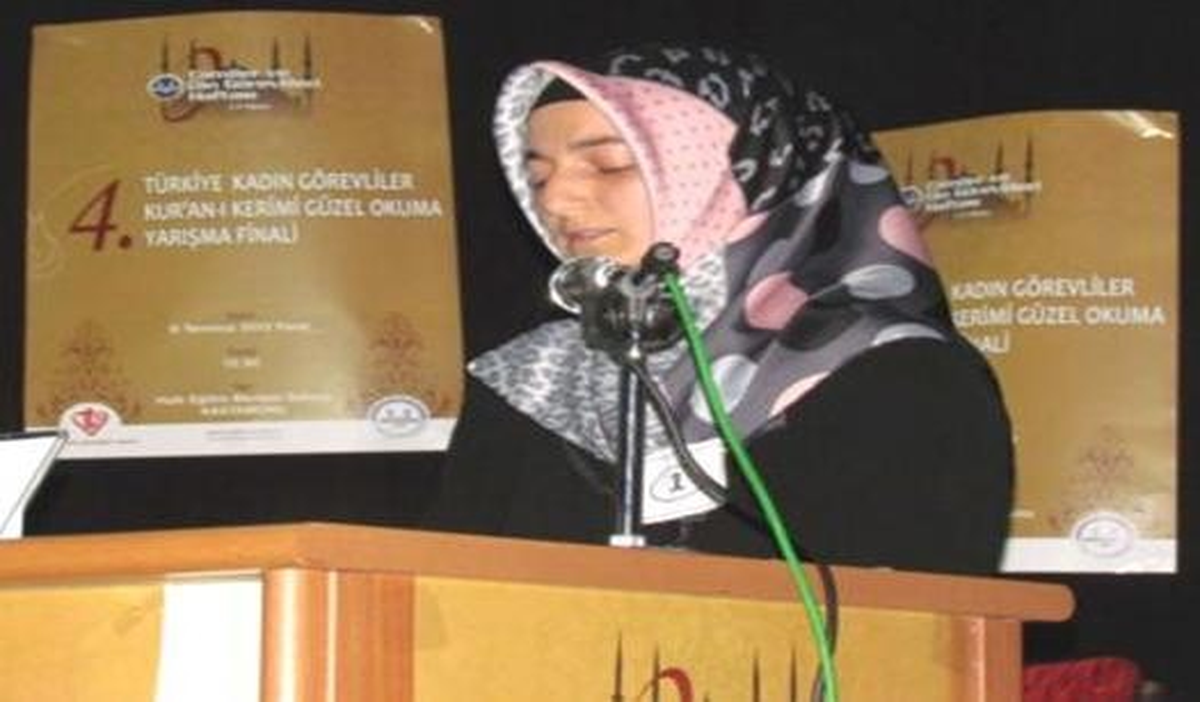 Kız Kuran Kursu Öğreticisi Leyla Abay, Kur\'an-I Kerim Güzel Okuma Yarışmasında Türkile Birincisi...