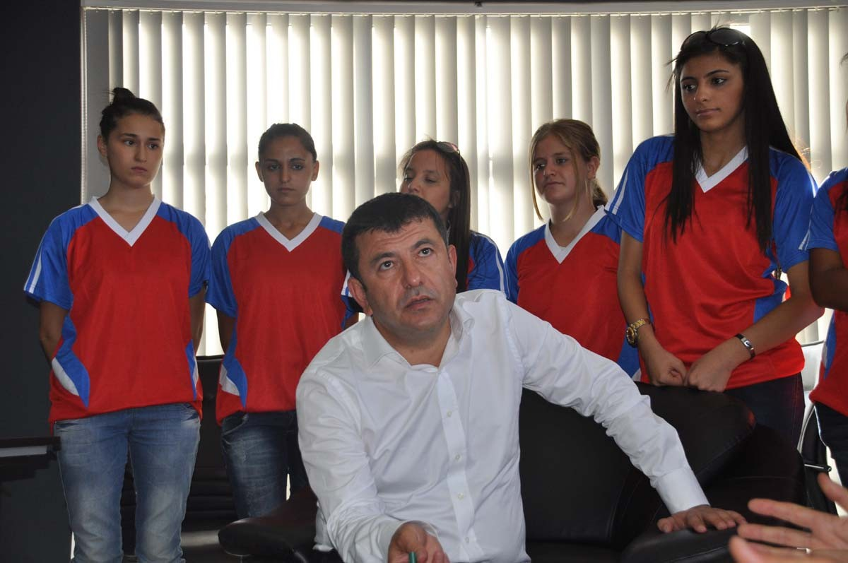 Milletvekili Ağbaba, Bayan Sporcuları Ziyaret Etti