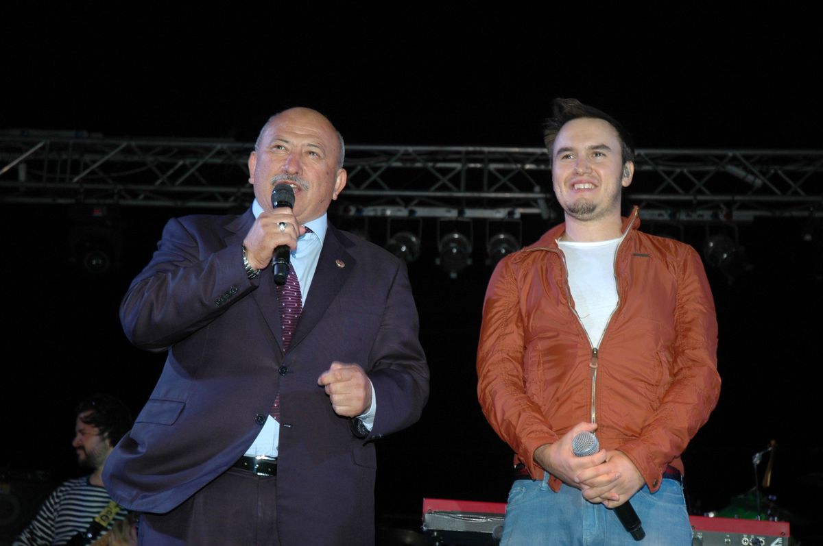 Mustafa Ceceli, Çandarlı Festivali\'nde Sahne Aldı