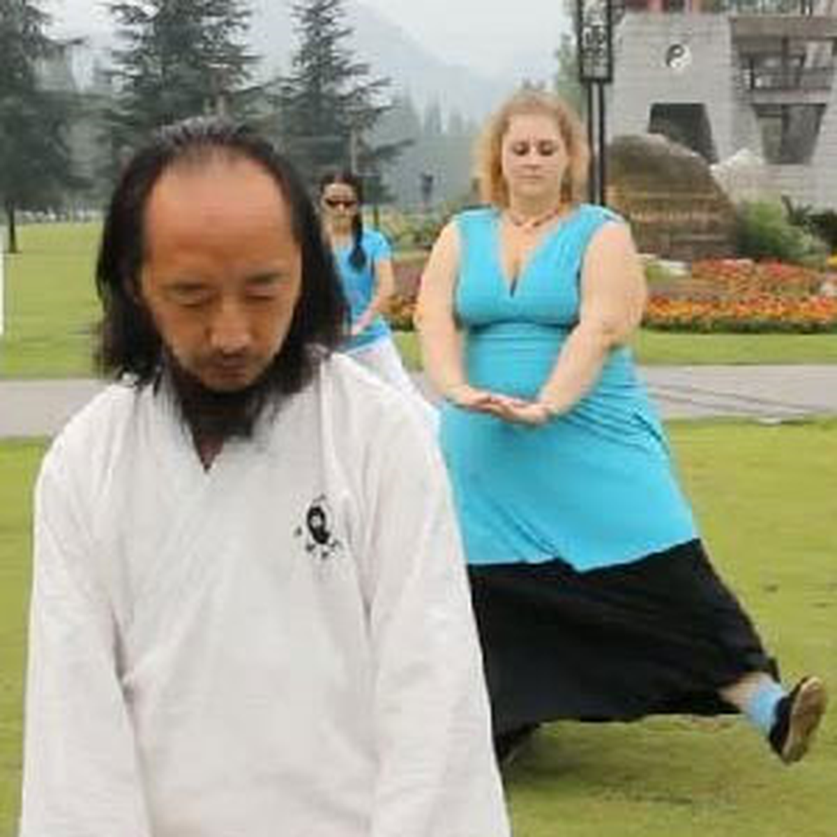 Obez Şarkıcı Kung Fu ile Zayıflıyor
