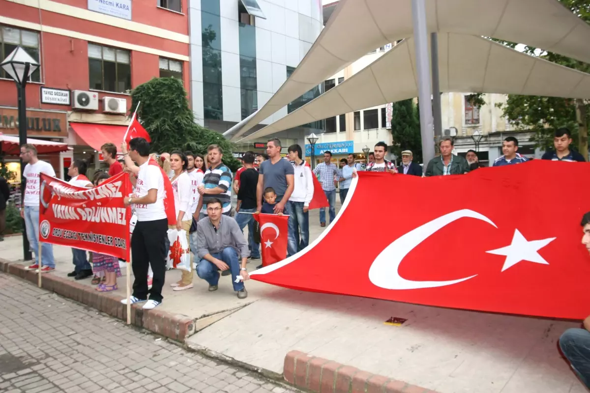 Ordu'da Eczacı Teknisyenleri Terörü Lanetledi