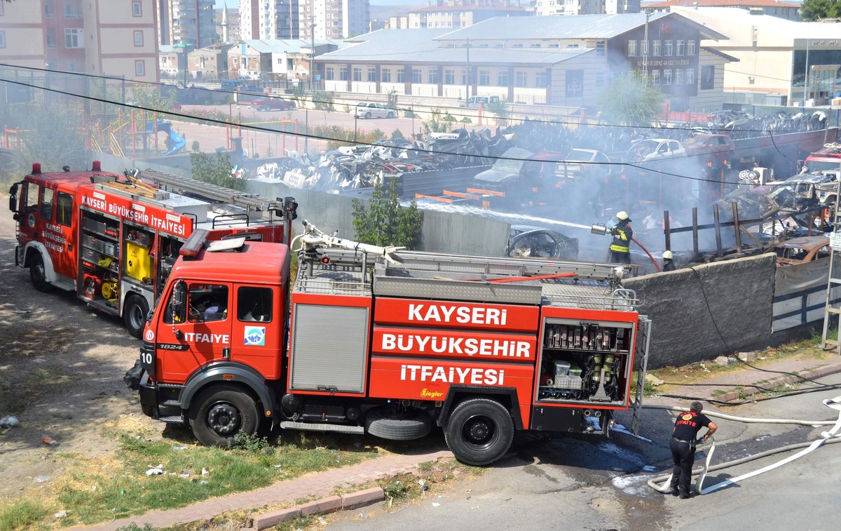 Oto Hurda Dükkanında Korkutan Yangın
