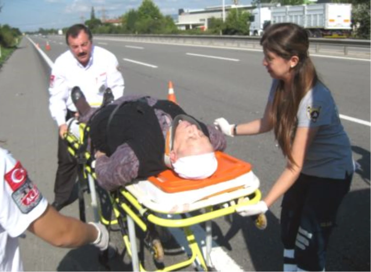 Sakarya\'da Trafik Kazası: 6 Yaralı