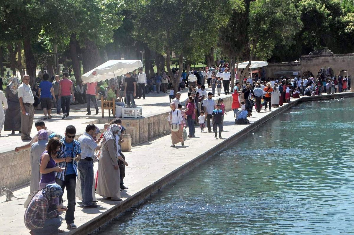 Şanlıurfalılar Hafta Sonunu Balıklıgöl\'de Geçiriyor