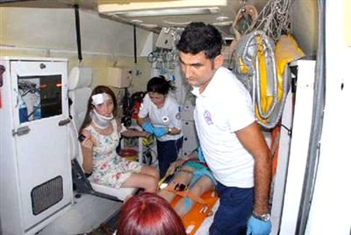 Şarampole Uçan Otomobilden Sağ Çıktılar