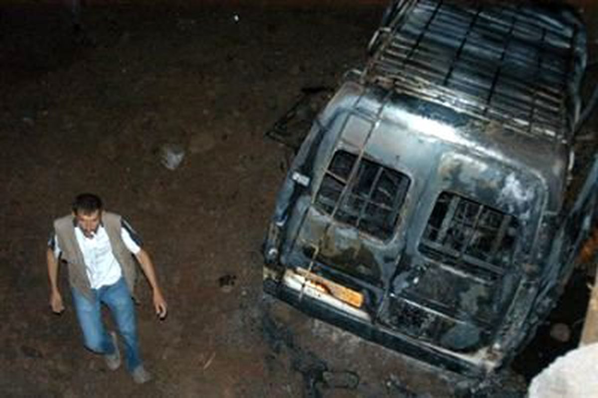 Çukura Düşen Minibüs Alev Aldı: 4 Ölü
