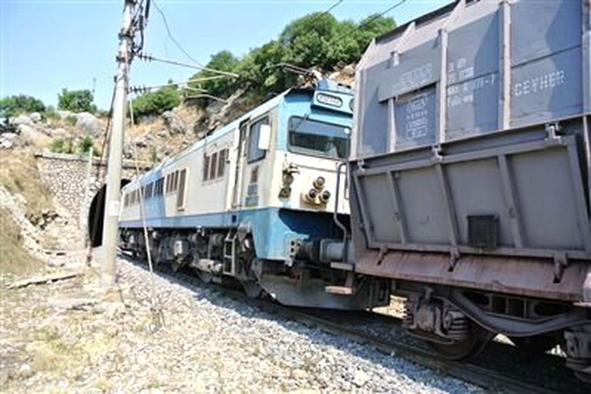 Van\'da Yük Treni ve Askeri Araçlara Bombalı Saldırı )