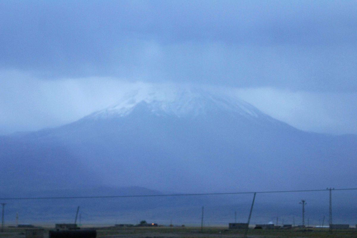Ağrı Dağı\'na Kar Yağdı