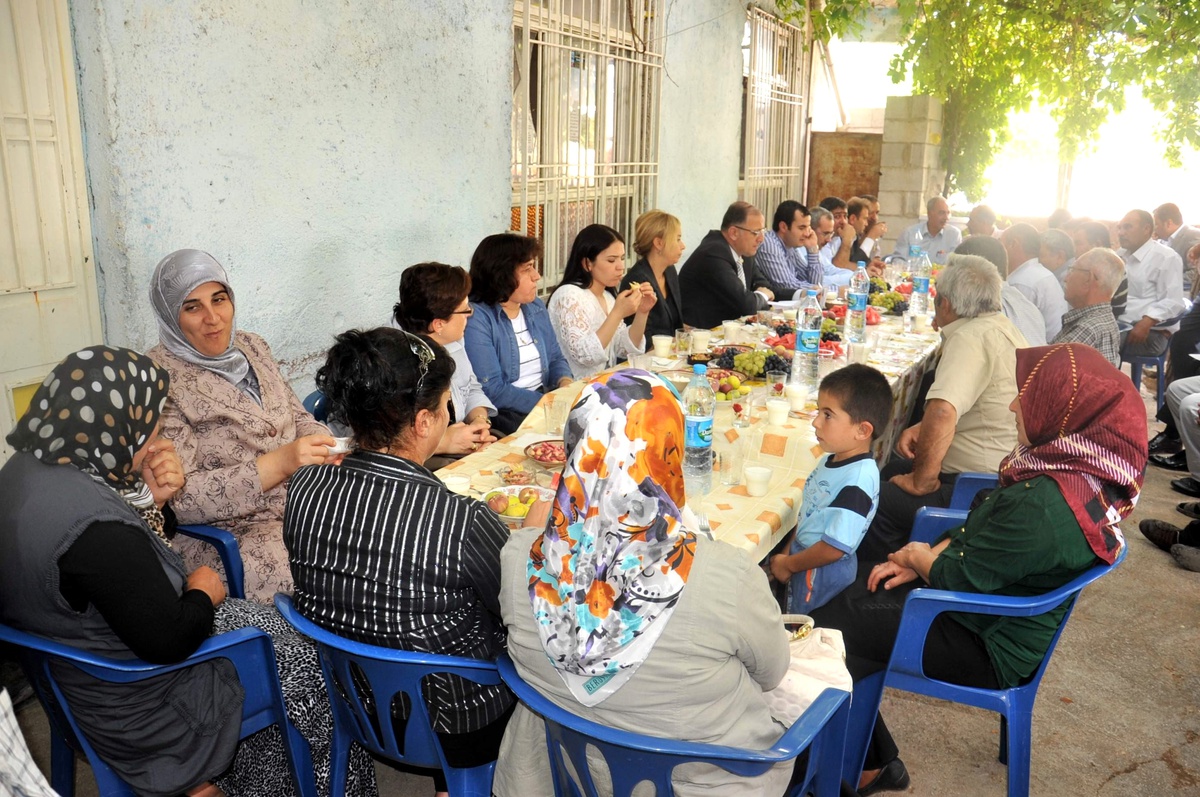 AK Parti\'li Heyet Yeni Mahalleleri Ziyaret Etti