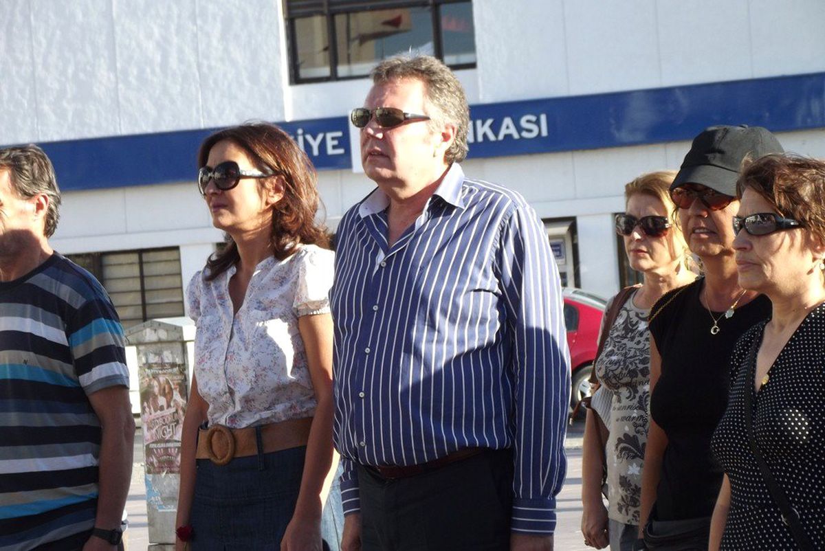 Ayvalık\'ta Chpli Kadınlar 1 Eylül Dünya Barış Günü\'nde Meydandaydı