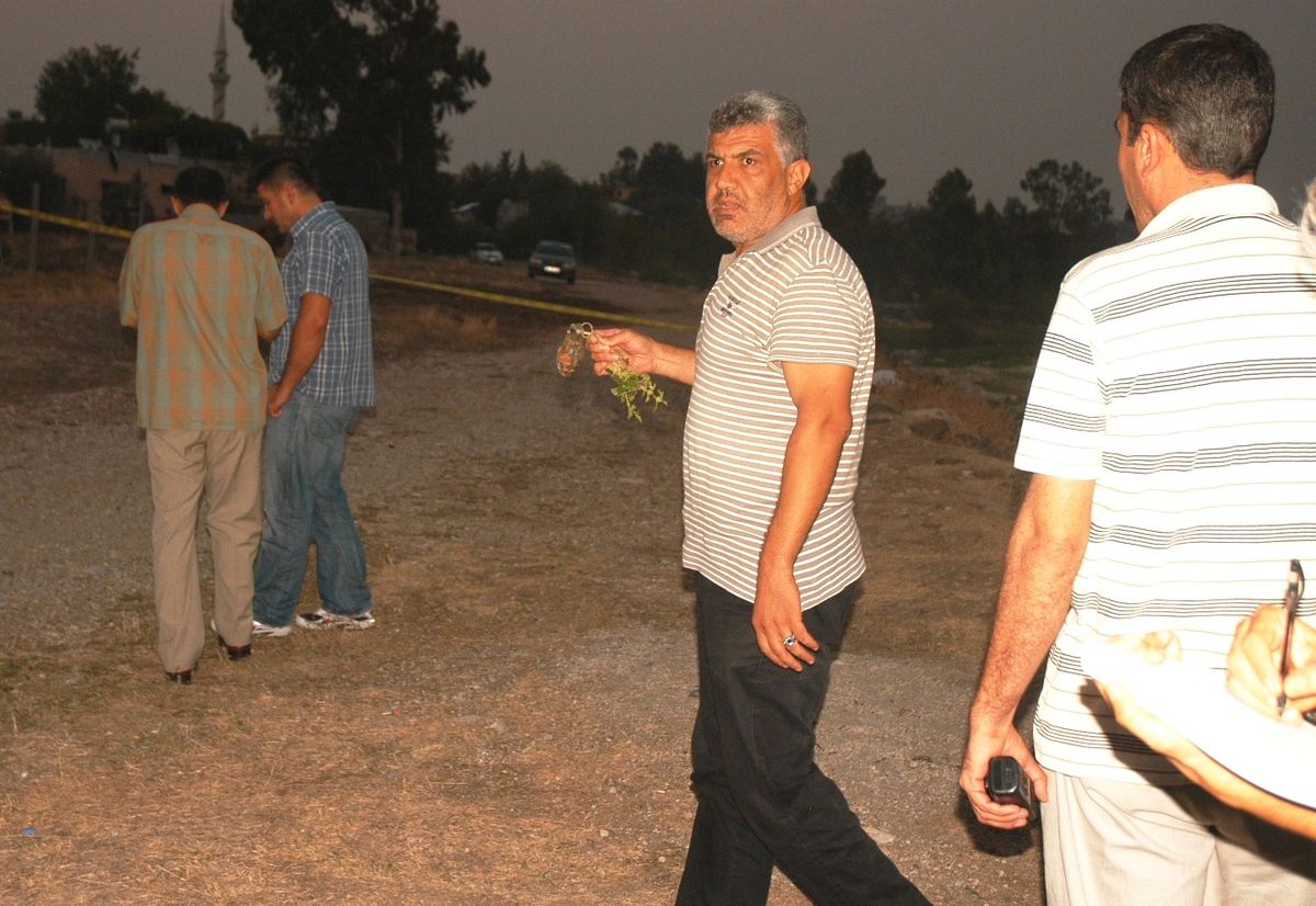 Balıkçının Oltasına El Bombası Takıldı