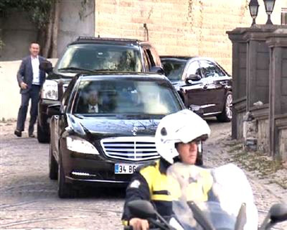 Başbakan Erdoğan Evinden Çıktı
