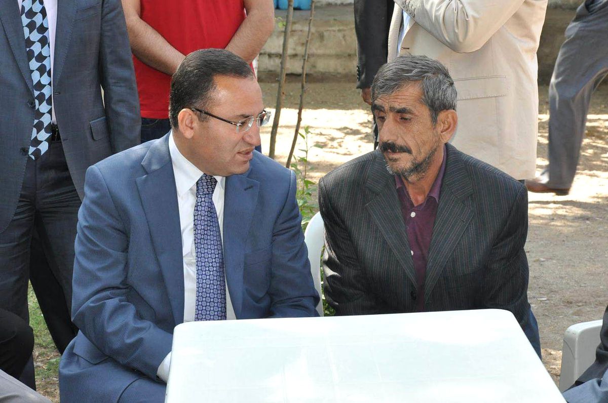 Başbakan Yardımcısı Bozdağ\'dan Şehit Evine Ziyaret