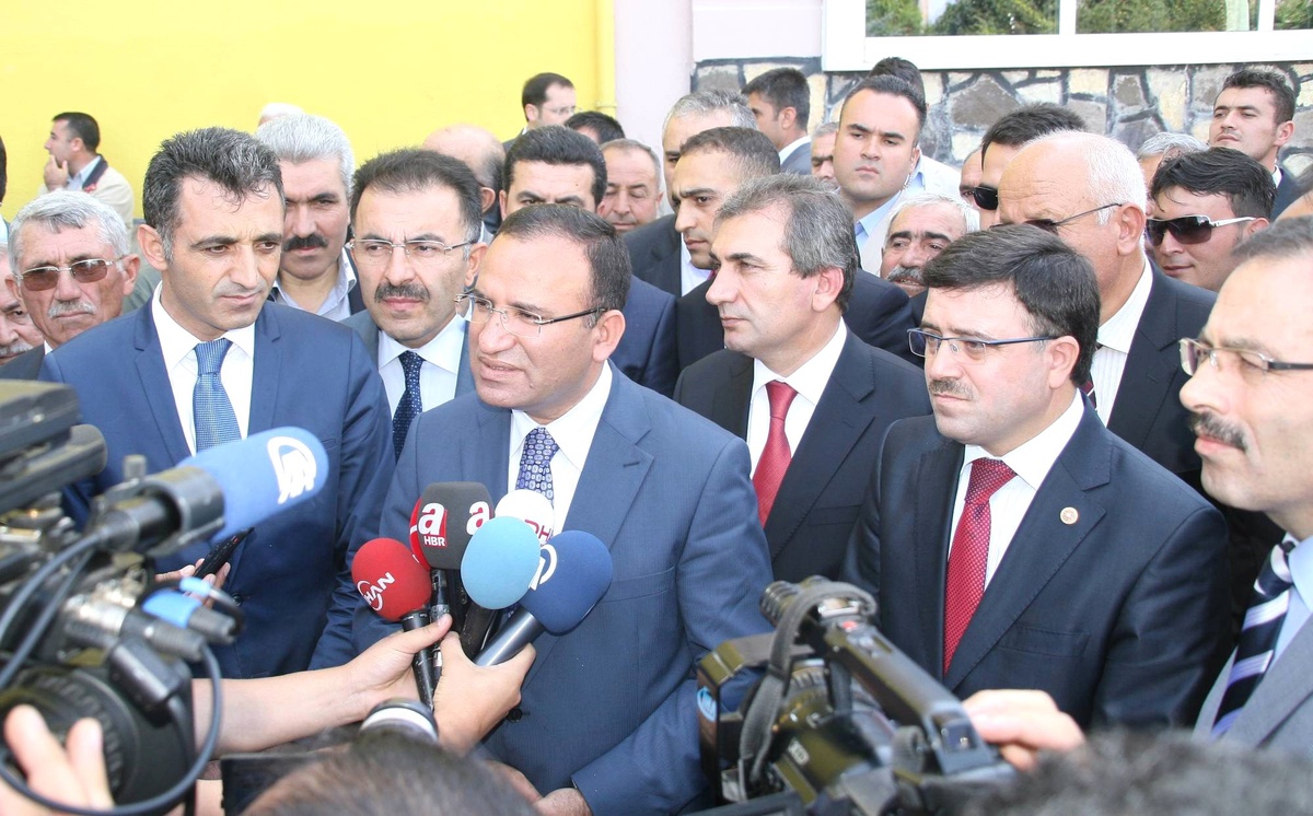 Bozdağ: "Camide Şarap Festivali Yapılması Müslümanlara Saygısızlık ve Provokasyondur"