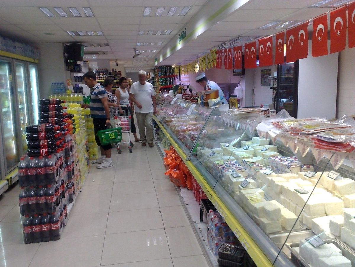 Burhaniye\'de Marketler Mercek Altında