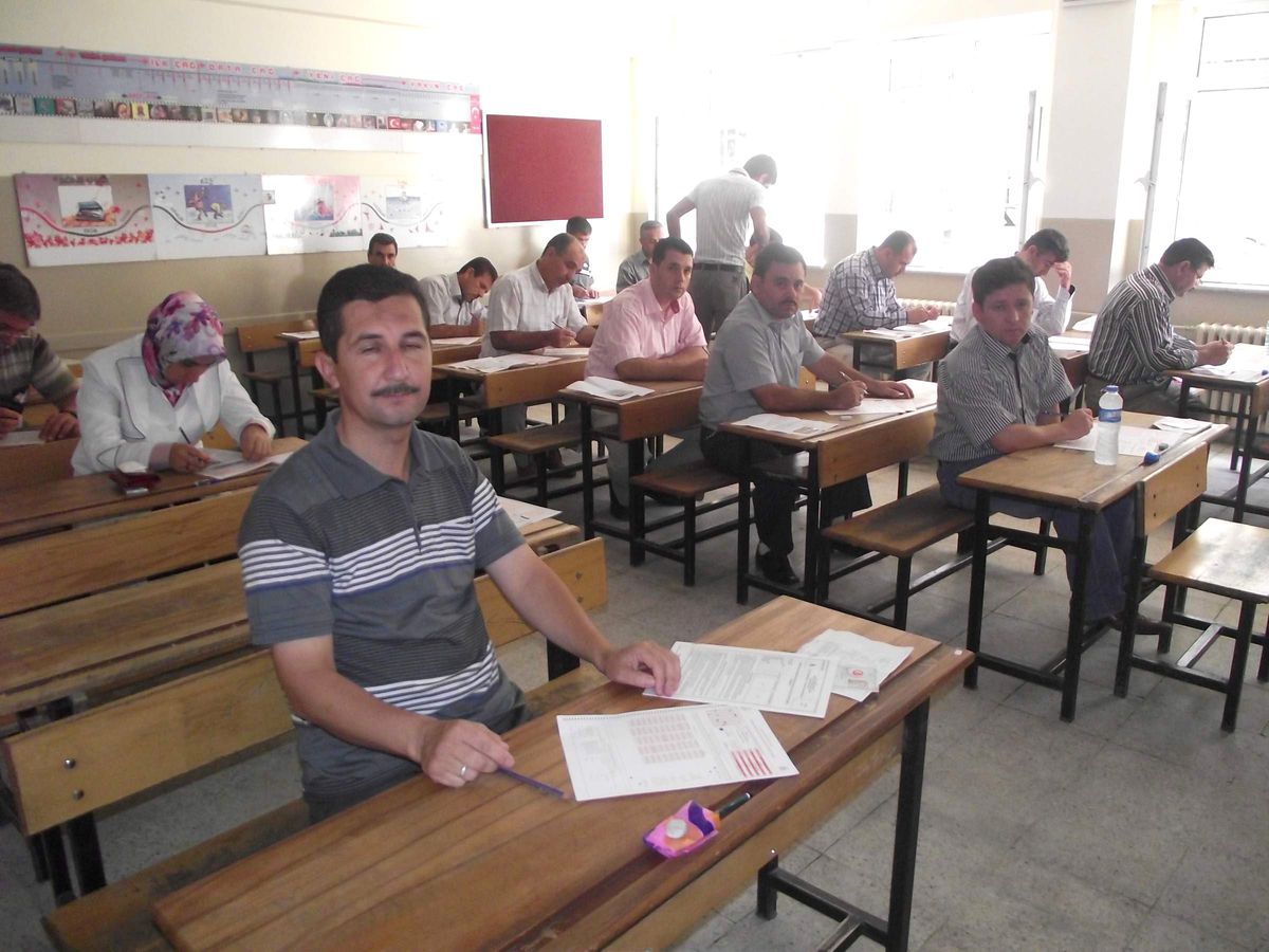 Din Görevlileri Mesleki Bilgiler Tespit Sınavına Girdi