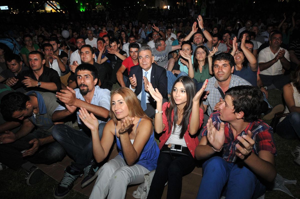 Dünya Barışı İçin Şarkı Söylediler