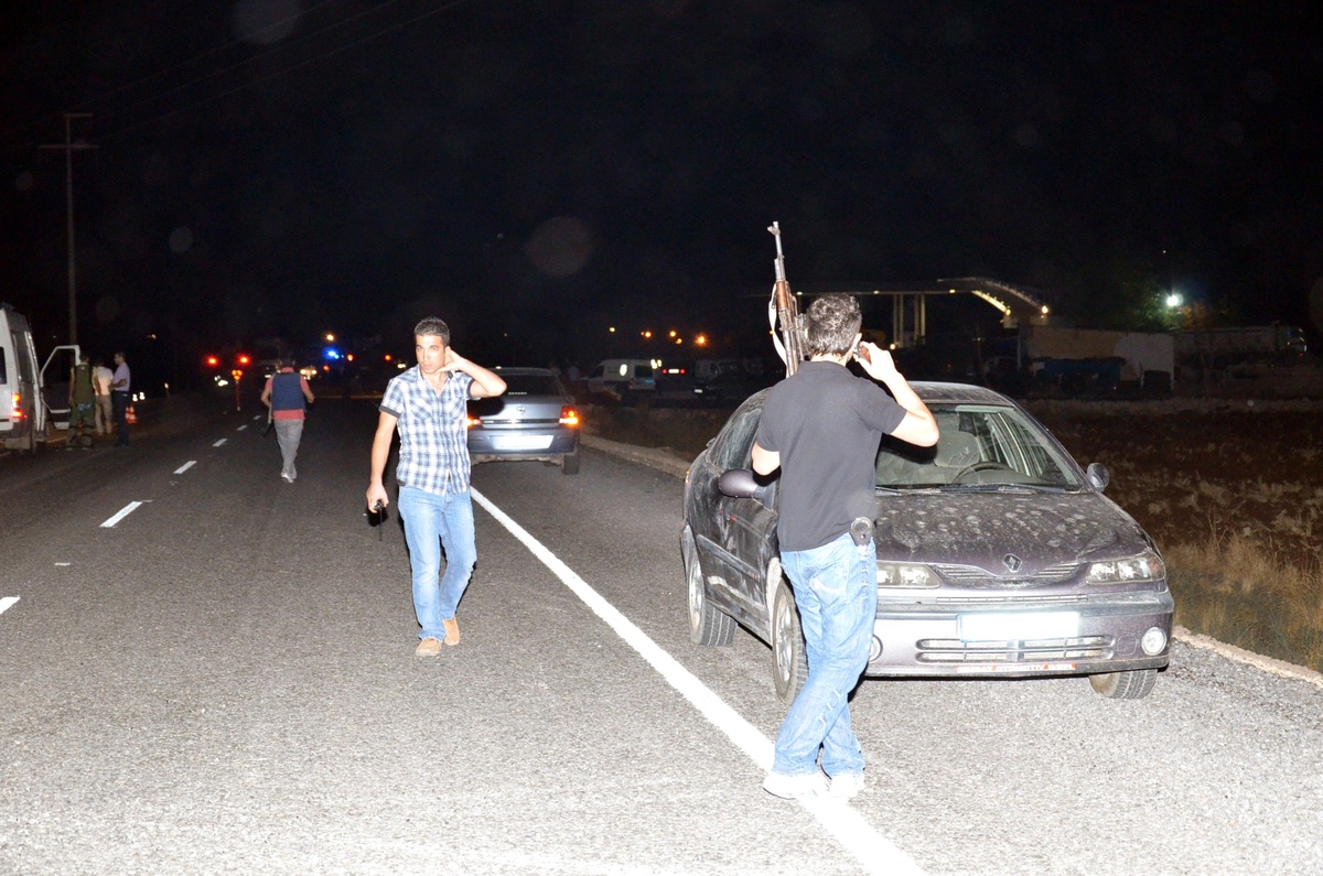 (Düzeltme) Teröristler Polise Ateş Açtı: 5 Yaralı