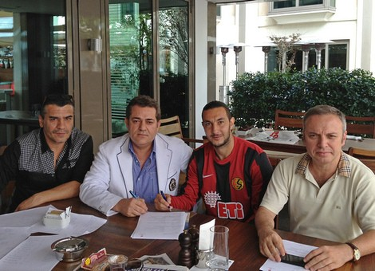 Eskişehirspor Necati Ateş\'i Renklerine Bağladı